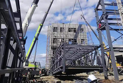 快馬加鞭未下鞍，驚回首，離天三尺三！